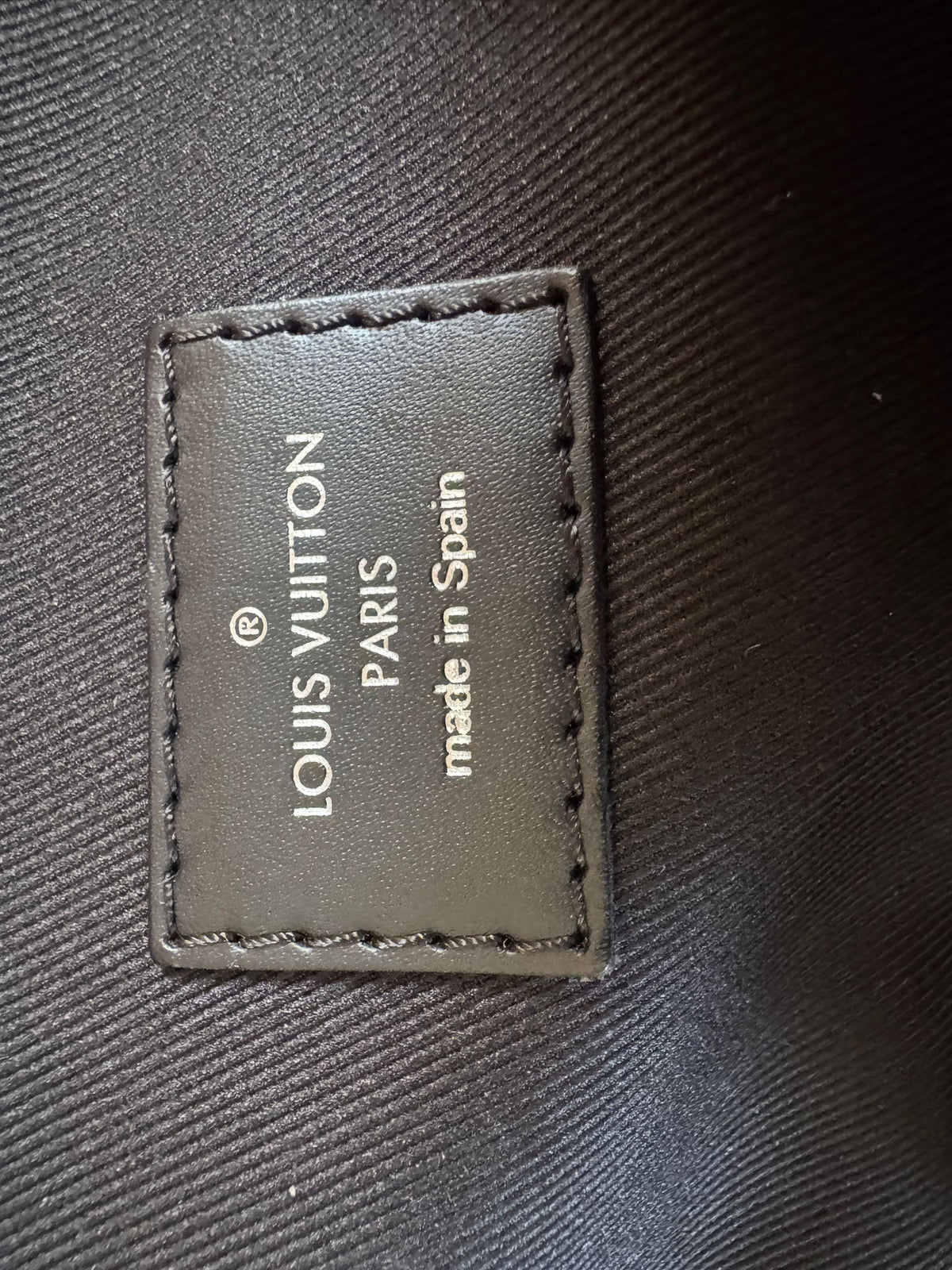 Louis Vuitton Avenue Sling Bag – Damier Graphite